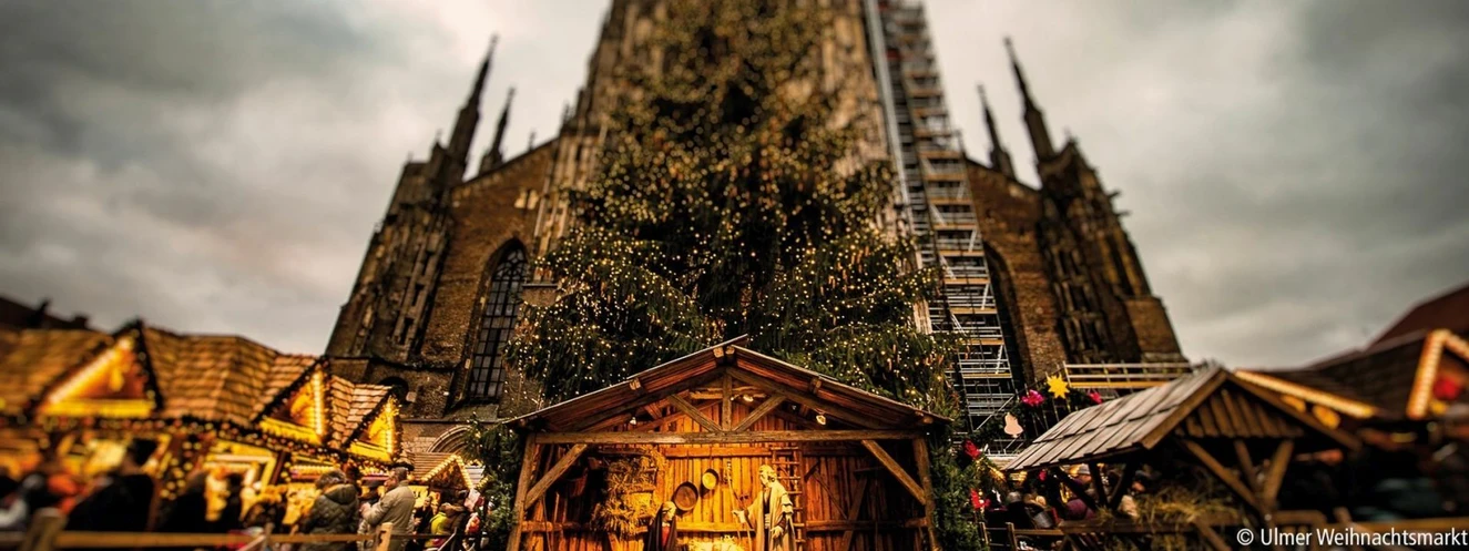Der Ulmer Weihnachtsmarkt auf dem Münsterplatz — © Ulmer Weihnachtsmarkt