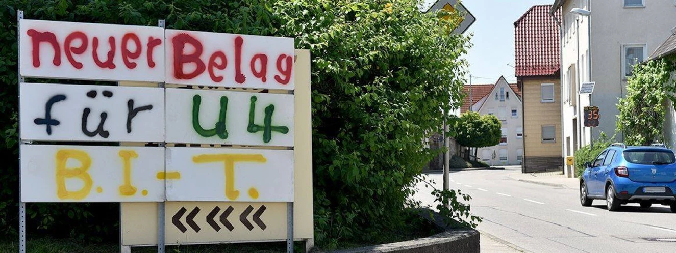 Plakat an der Straße: Bürgerinitiative U4 Tomerdingen — © Thomas Heckmann