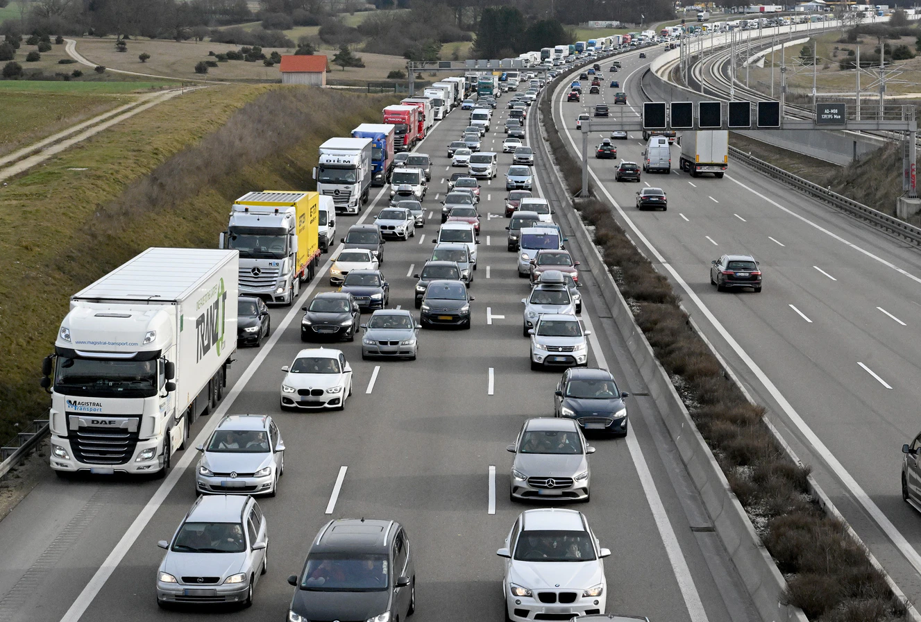 Autounfall auf der A8 bei Nellingen — © Thomas Heckmann (Symbolbild)