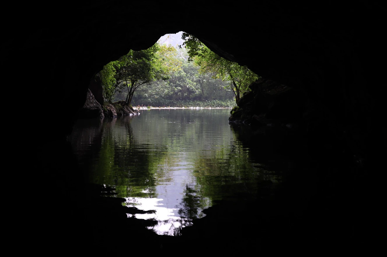Blick aus einer Höhle