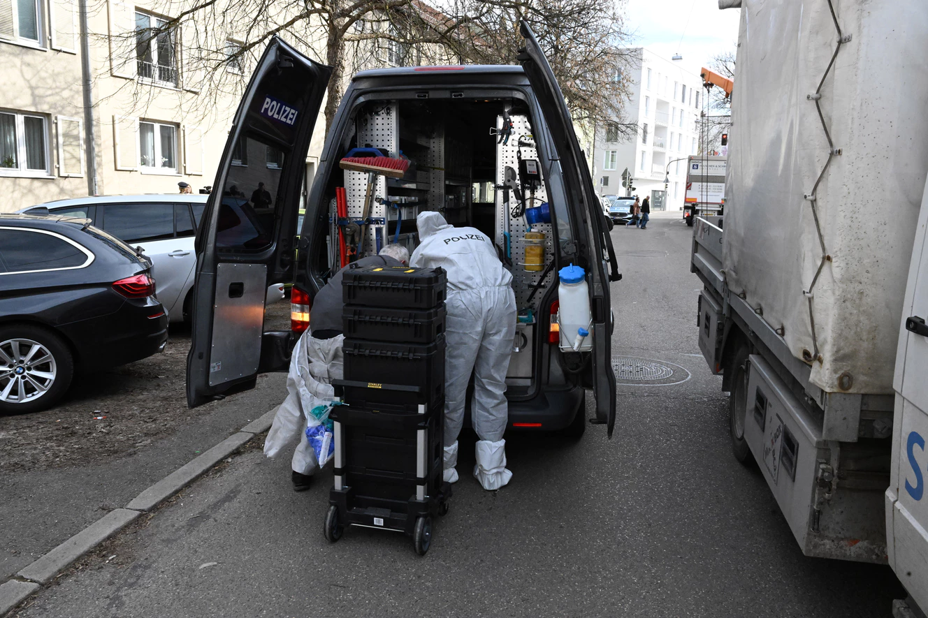 Messerangriff in der Ulmer Weststadt - Polizei sichert den Tatort — © Thomas Heckmann