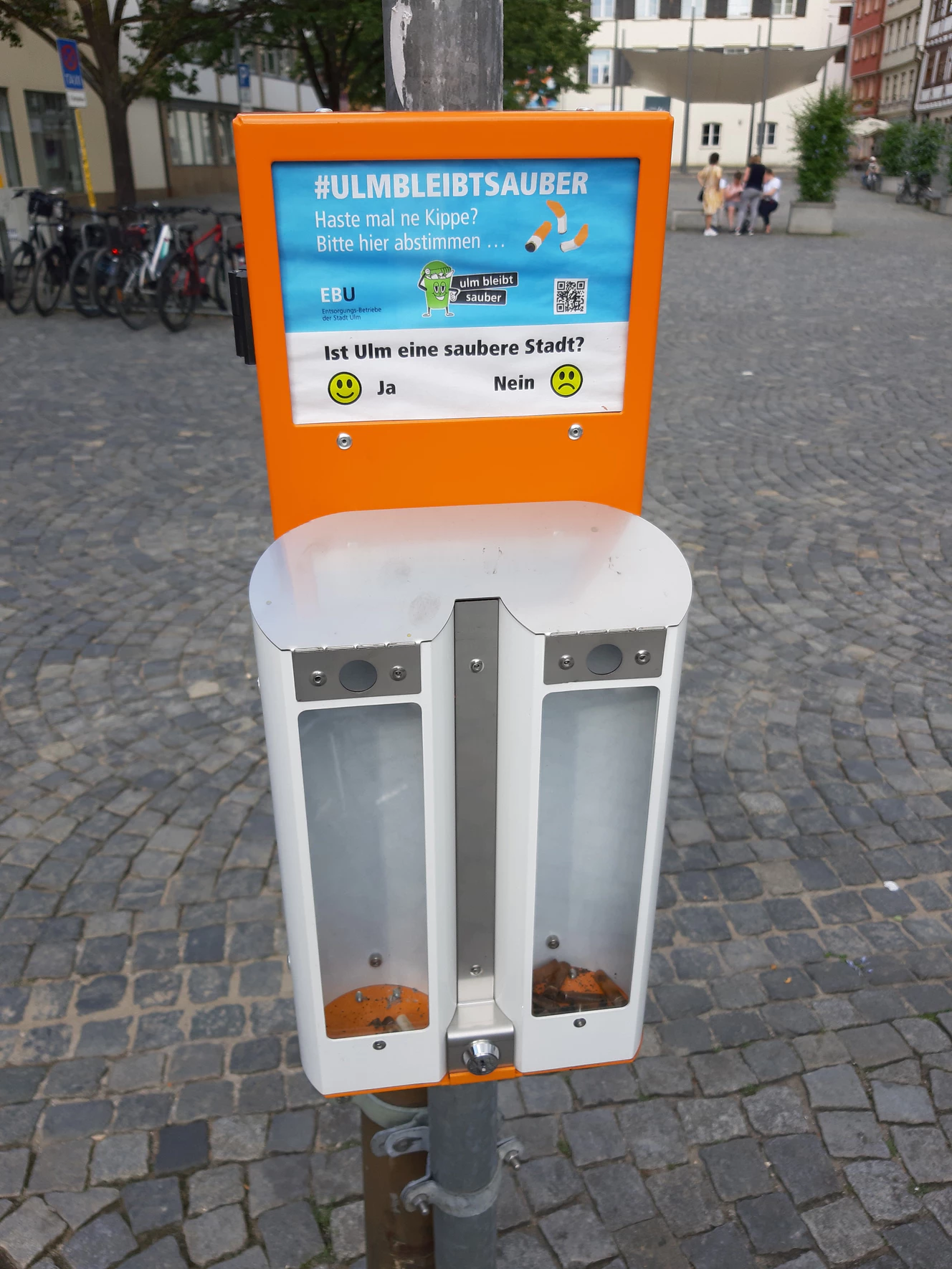 Kippster: Aschenbecher mit einer Abstimmung in der Ulmer Innenstadt — © EBU