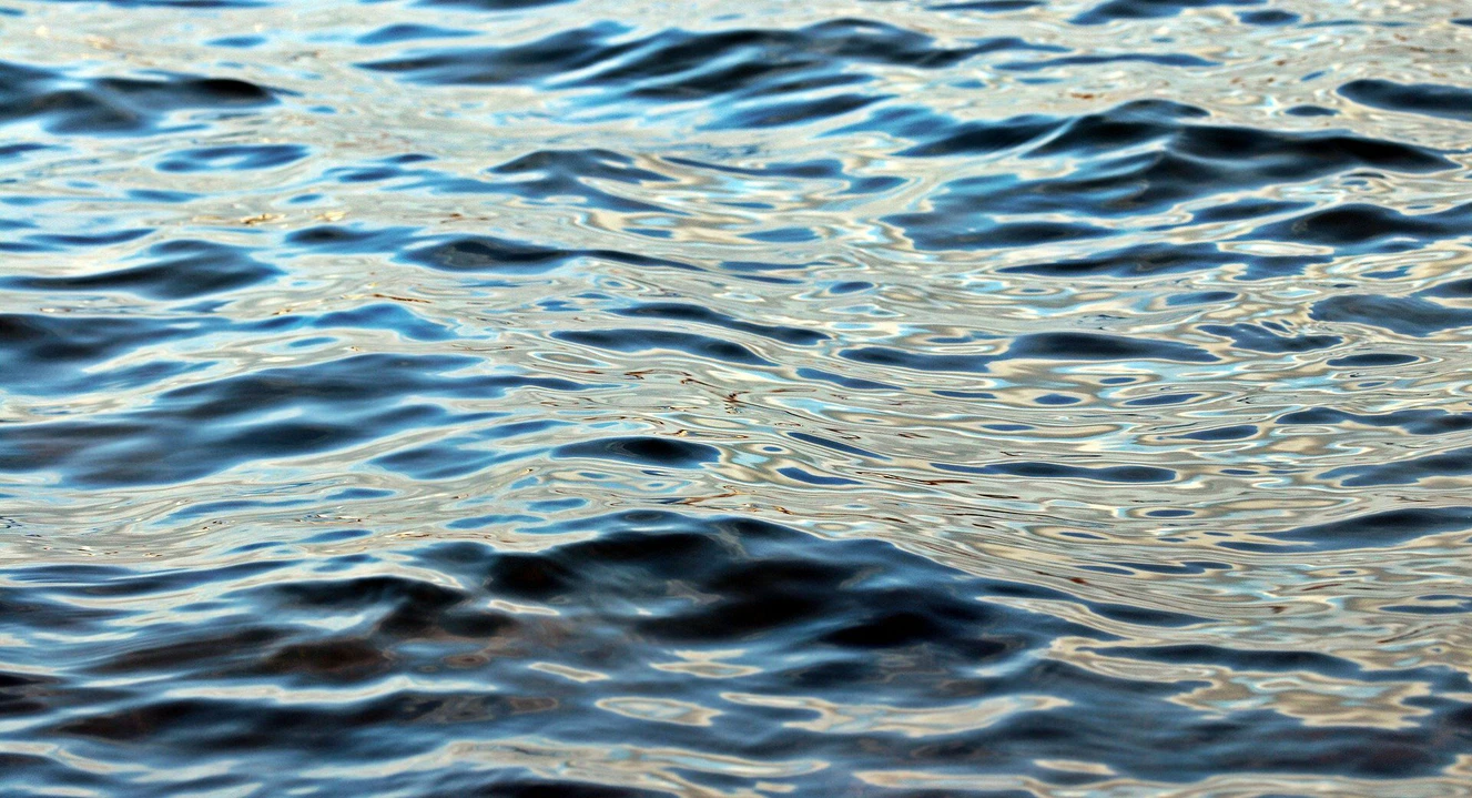 Wellen auf dem Wasser
