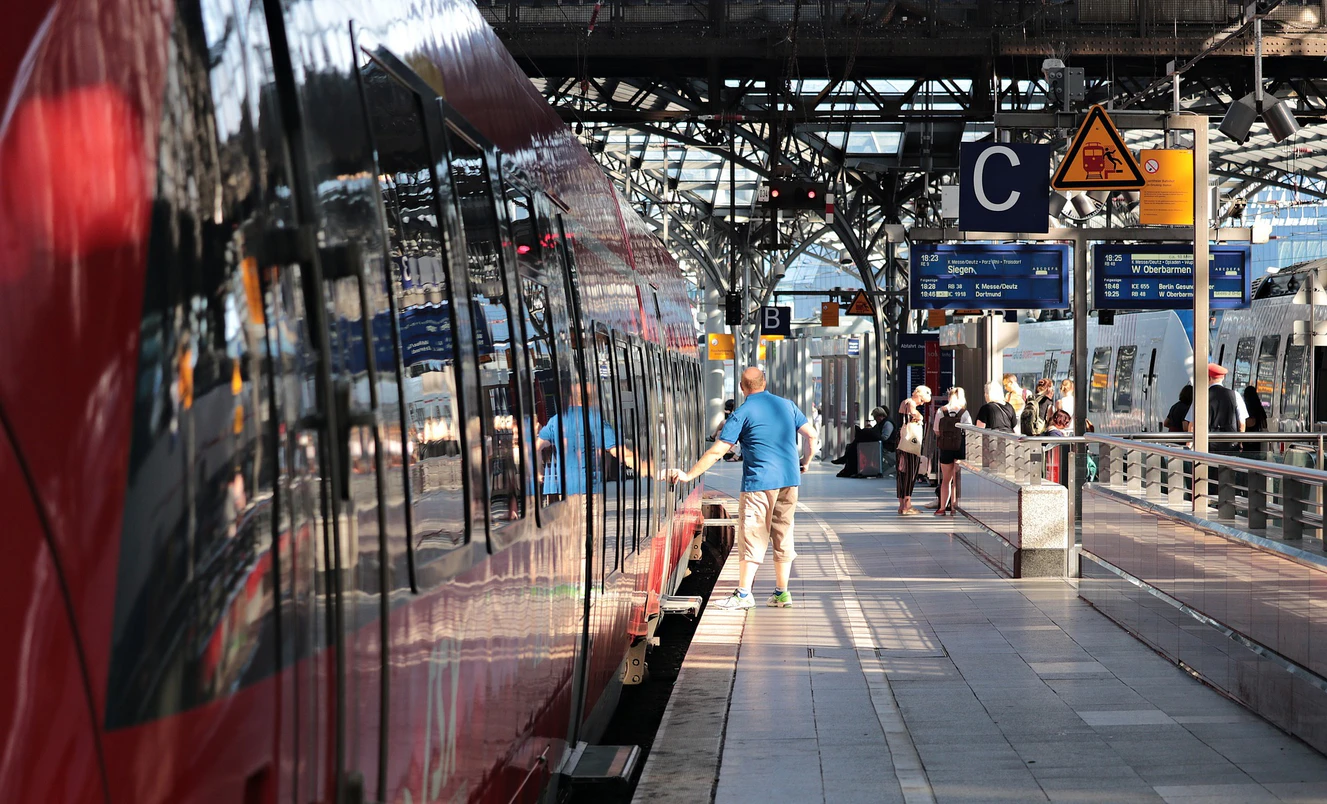 Zug in einem Bahnhof