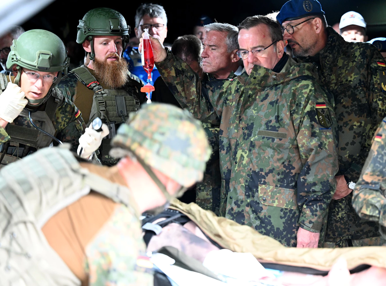 Hoher Besuch in Ulm: Verteidigungsminister Pistorius packt mit an! — © Thomas Heckmann