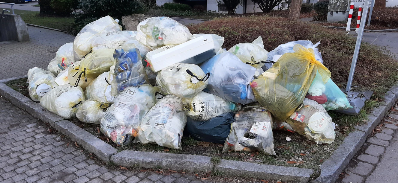 Gelbe Säcke auf Ulms Straßen — © EBU