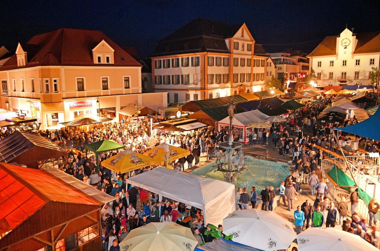 Am Samstag und Sonntag, 9./10. September 2023, steigt in Ehingen die 45. Auflage der Kirbe. — © Stadt Ehingen