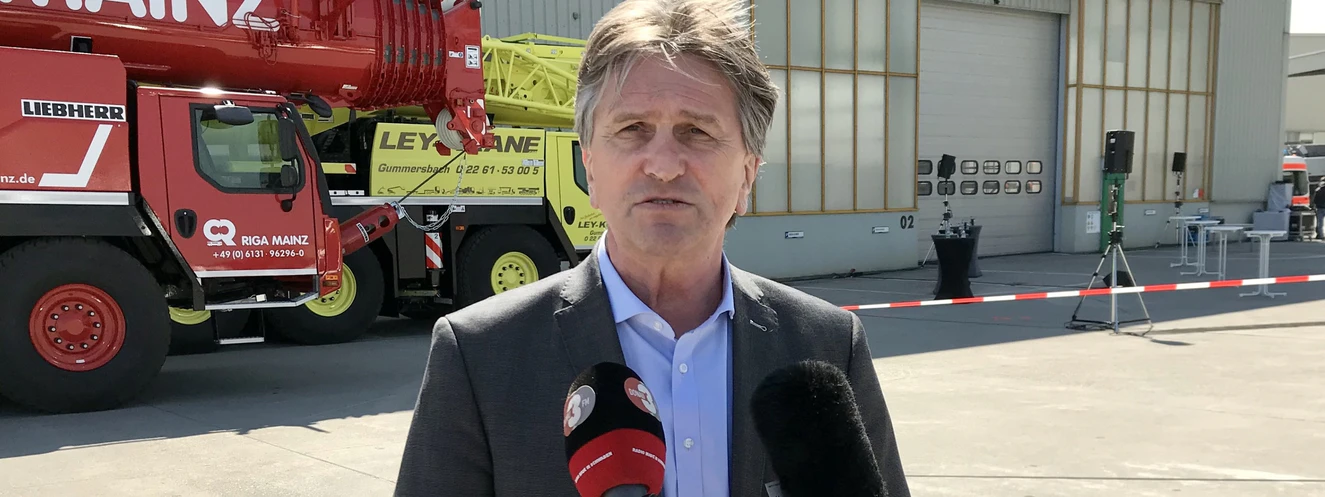 Manne Lucha / Modellprojekt: Bei Liebherr impft der Betriebsarzt gegen Corona
