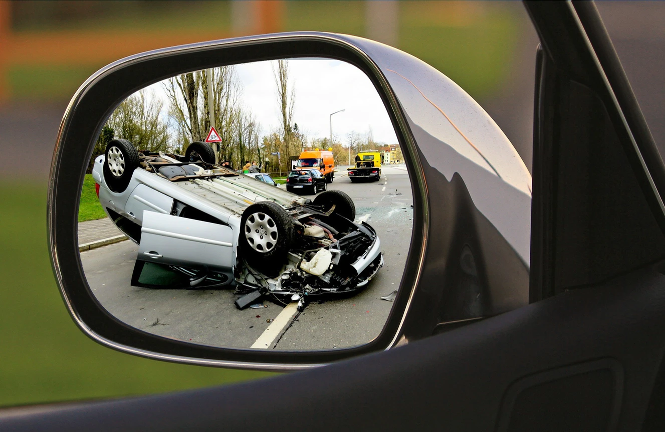 Ein überschlagenes Auto