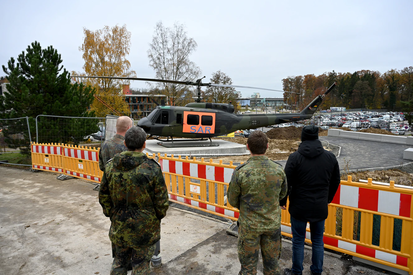 Der Hubschrauber "Mathilde" wurde am Ulmer BwK als Gedenkstätte aufgestellt. — © Thomas Heckmann