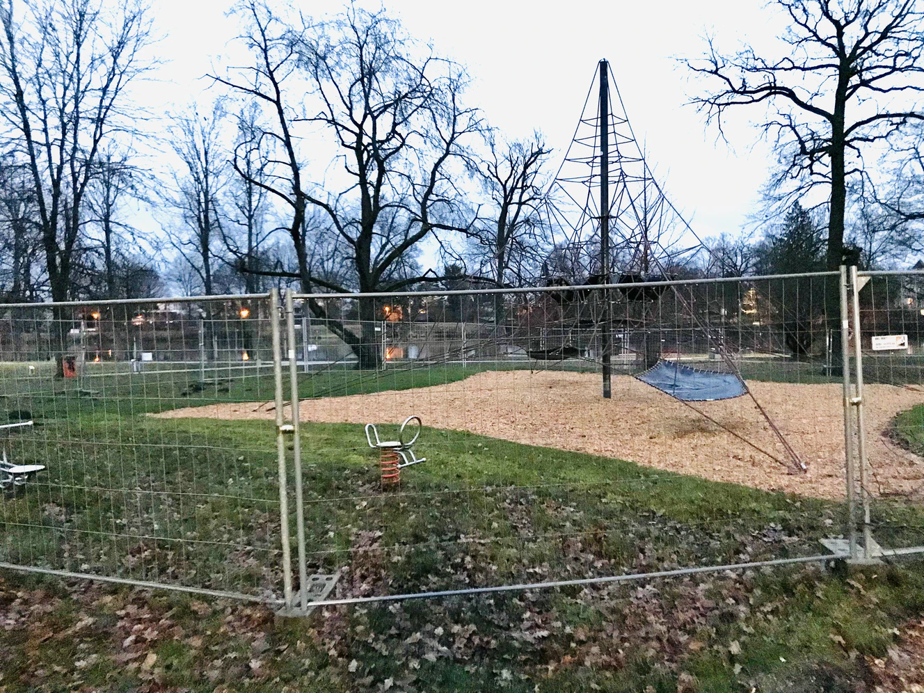 Kletterpyramide für Kinder in der Ulmer Friedrichsau