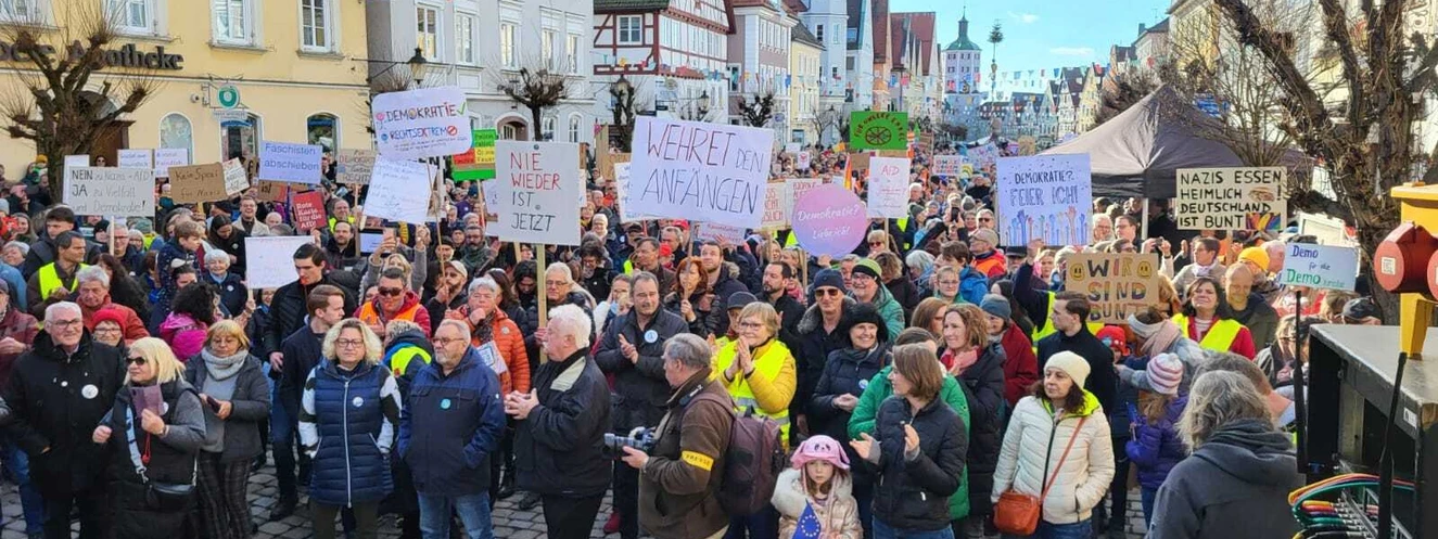Demo gegen Rechtsextremismus Günzburg — © vhs Günzburg