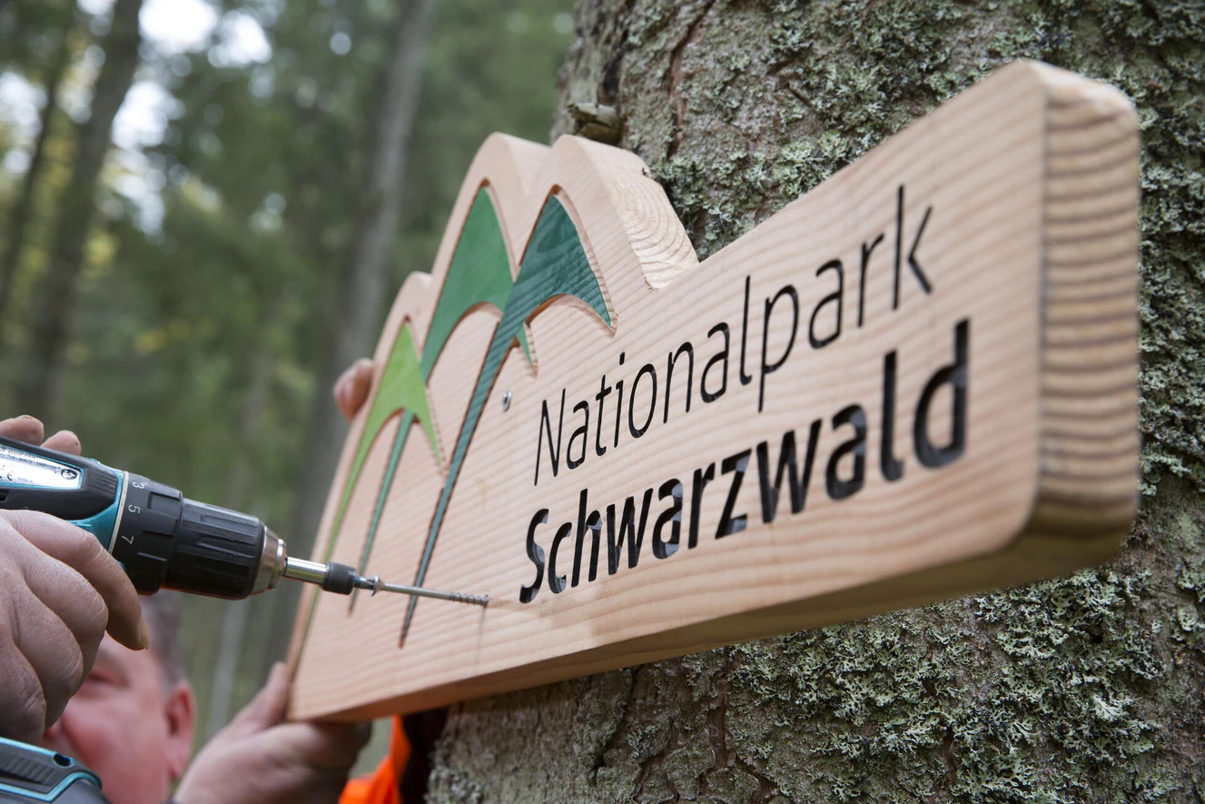 Nationalparkschild, Nationalpark Schwarzwald — © Ulrike Klumpp/Nationalpark Schwarzwald