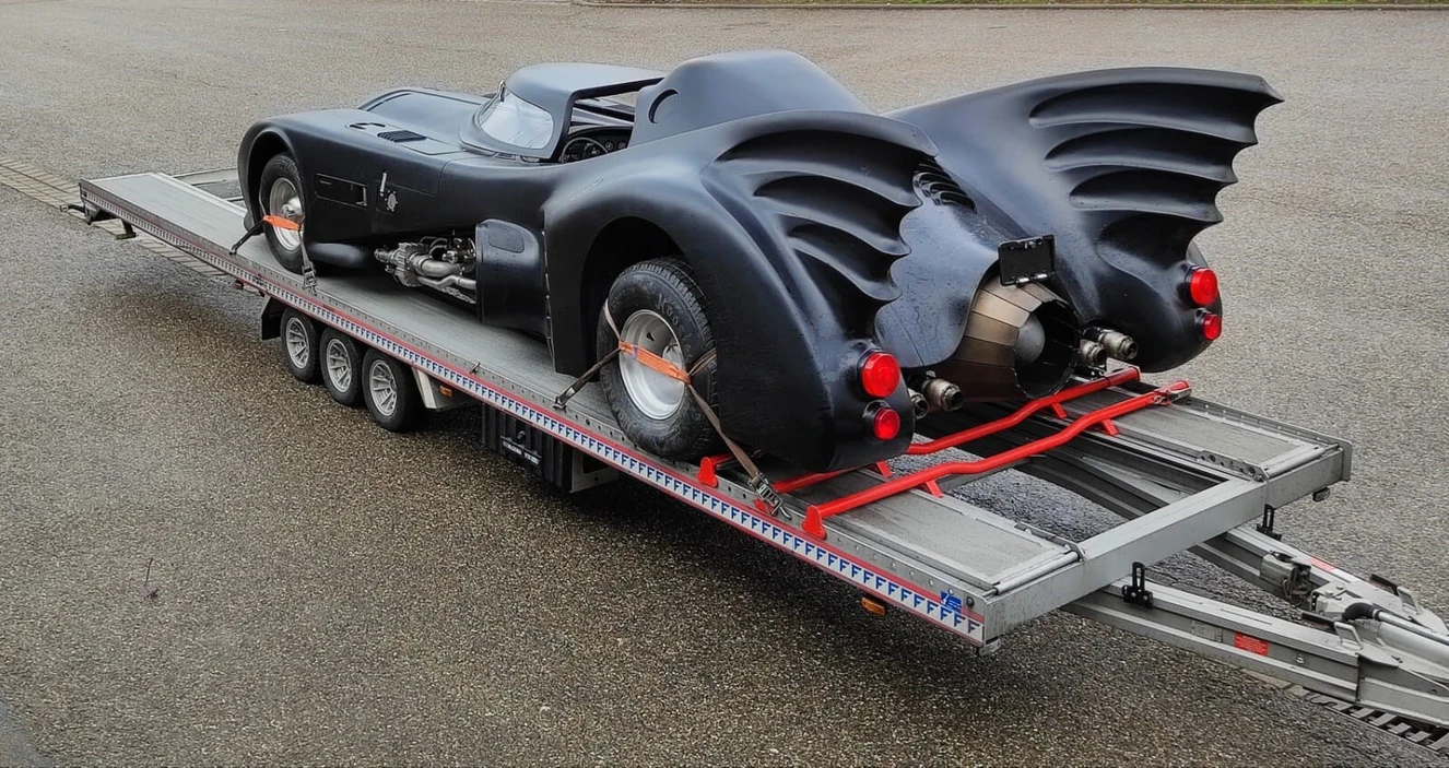 Zoll fertigt "Batmobil" ab — © Hauptzollamt Heilbronn