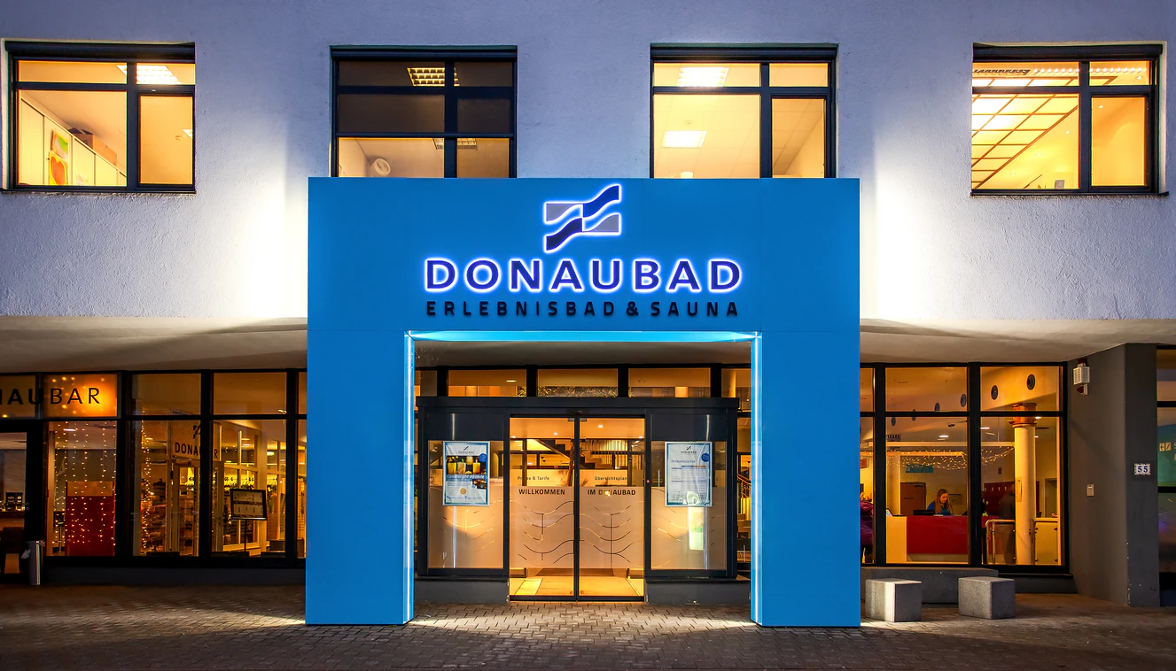 Eingang Donaubad — © Donaubad