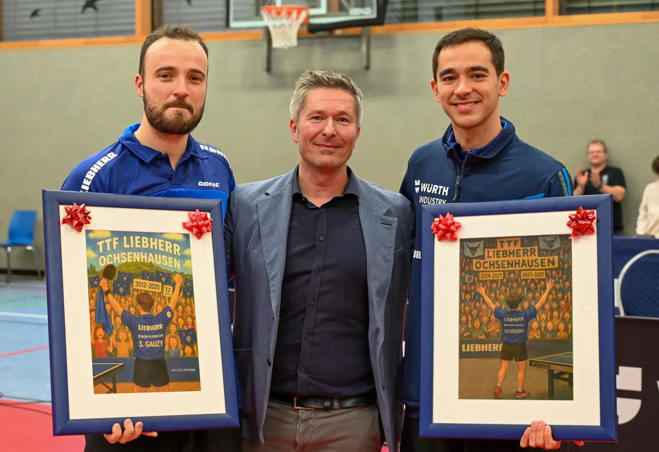 Verabschiedung durch Präsident Kristijan Pejinovic (Mitte) der TTF-Stars Simon Gauzy (links) und Hugo Calderano (rechts) — © Vinzenz Bendel/TTF Liebherr Ochsenhausen