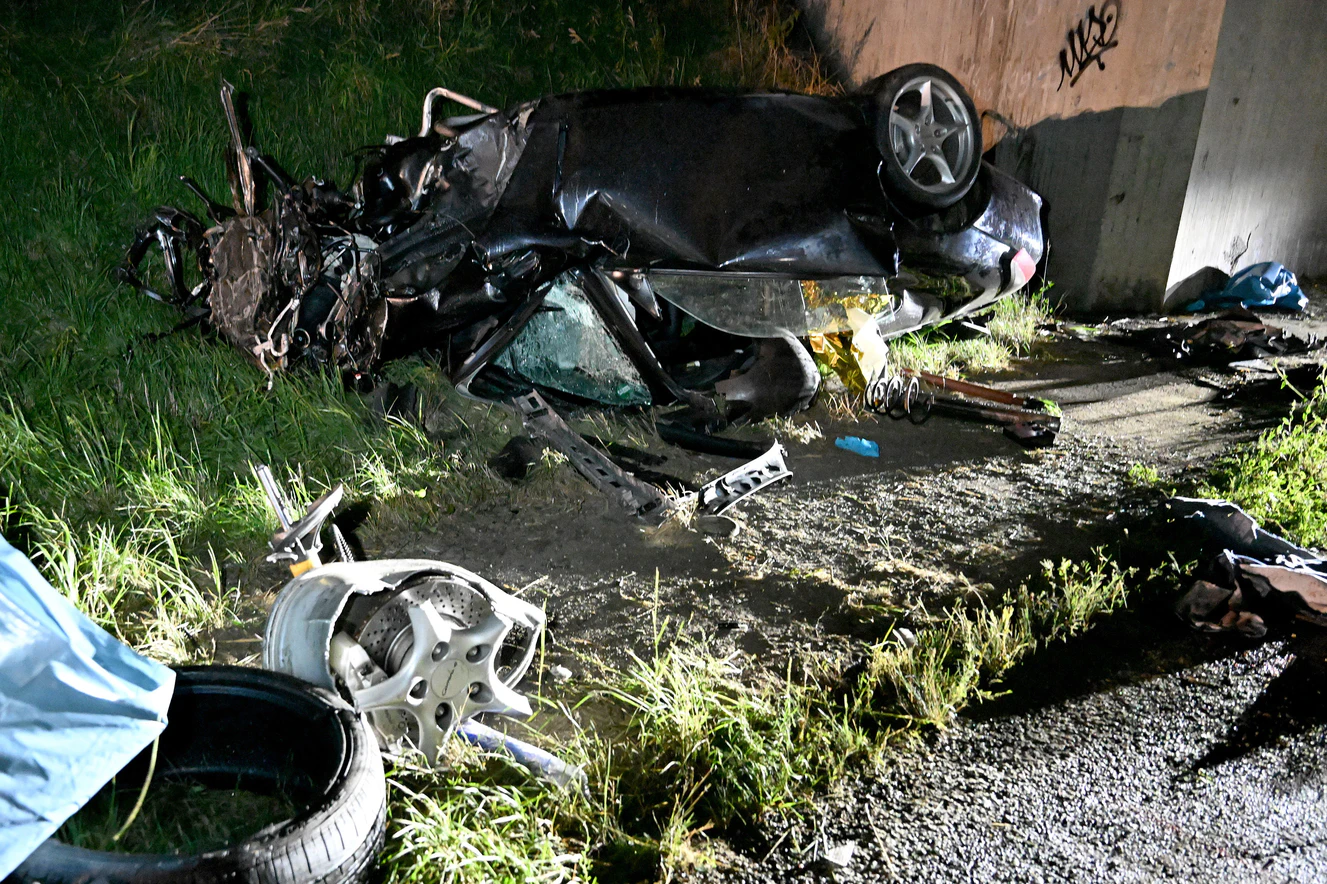 Neu-Ulm: Porsche kracht gegen Brücke - Fahrer stirbt — © Thomas Heckmann