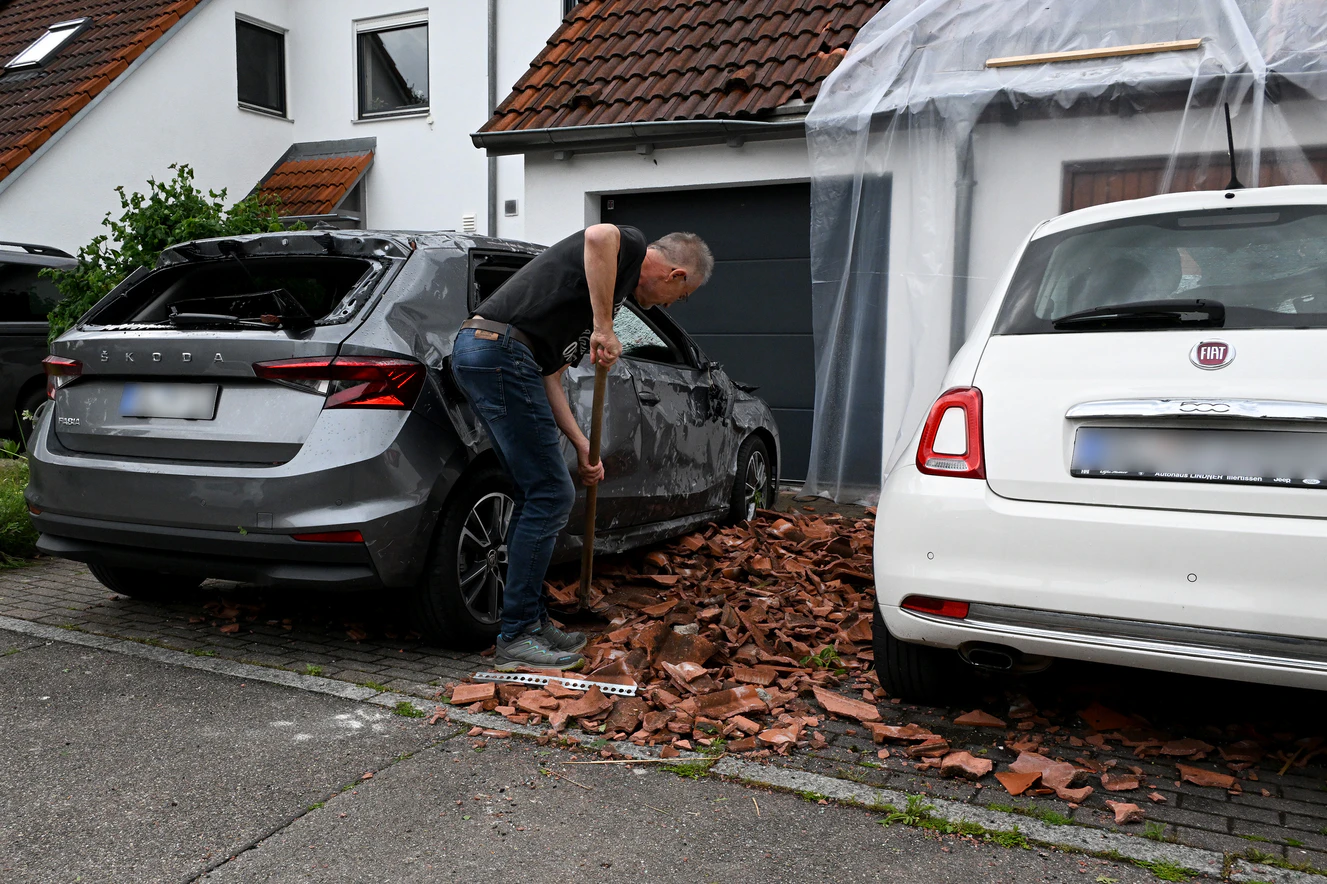 Unwetter hinterlässt Schneise der Verwüstung — © Thomas Heckmann