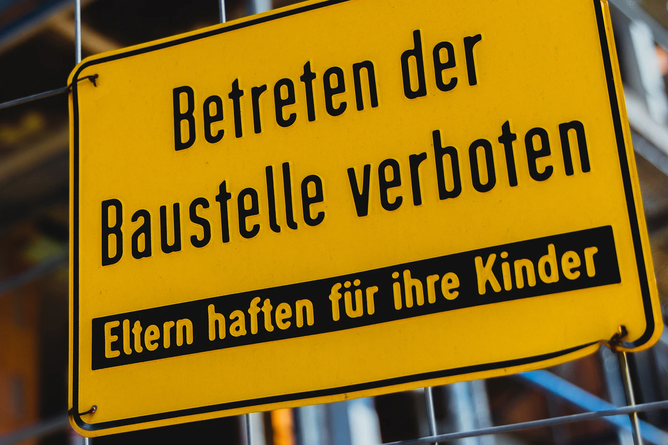 Betreten der Baustelle verboten, Baustellenschild — © IG BAU/Florian Göricke