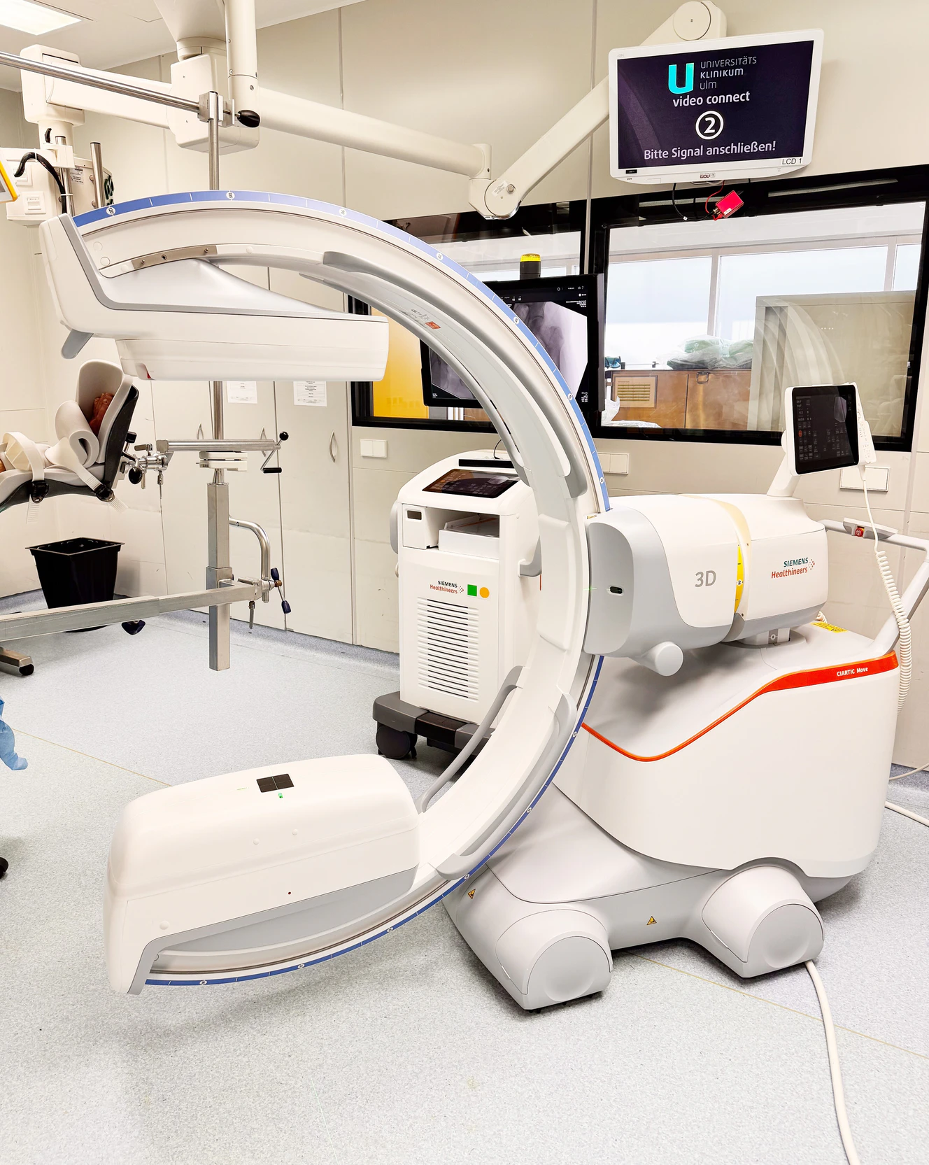 Ein Röntgengerät, das selbstständig fährt und ein Gedächtnis hat nimmt Tätigkeit in der chirurgischen Klinik am Universitätsklinikum Ulm auf. — © Universitätsklinikum Ulm