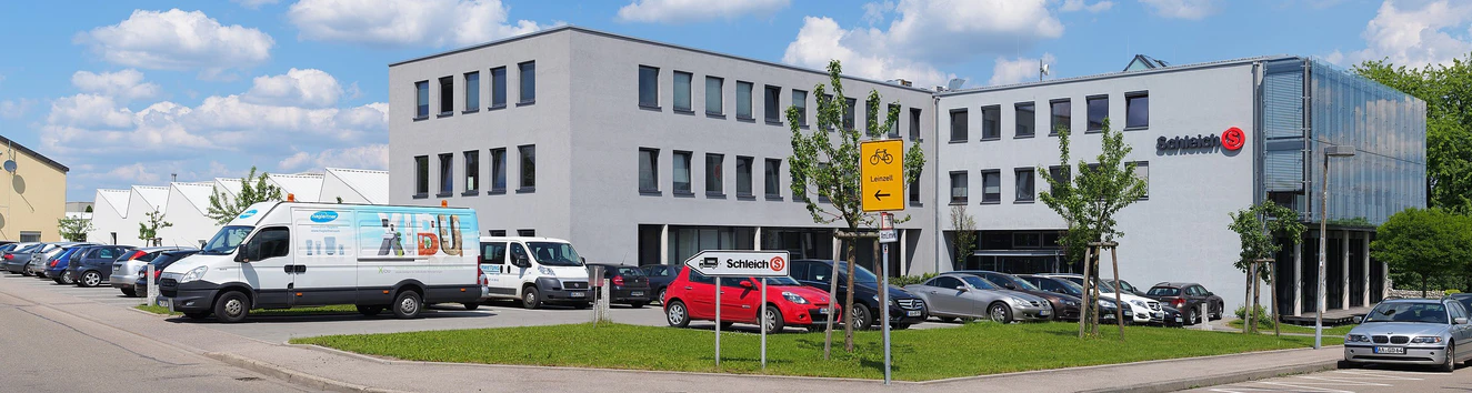 Hauptsitz des Unternehmens Schleich in Herlikofen, Schwäbisch Gmünd — © Kreuzschnabel