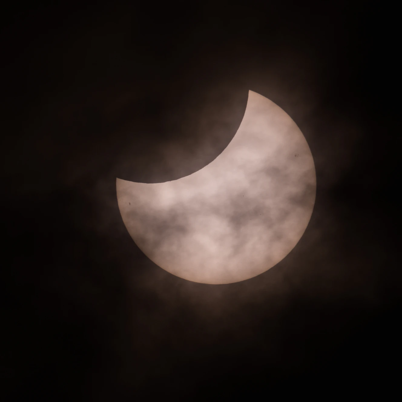 Partielle Sonnenfinsternis vom 25. Oktober 2022, 12:03 Uhr (MESZ) — © Martin Myotis 