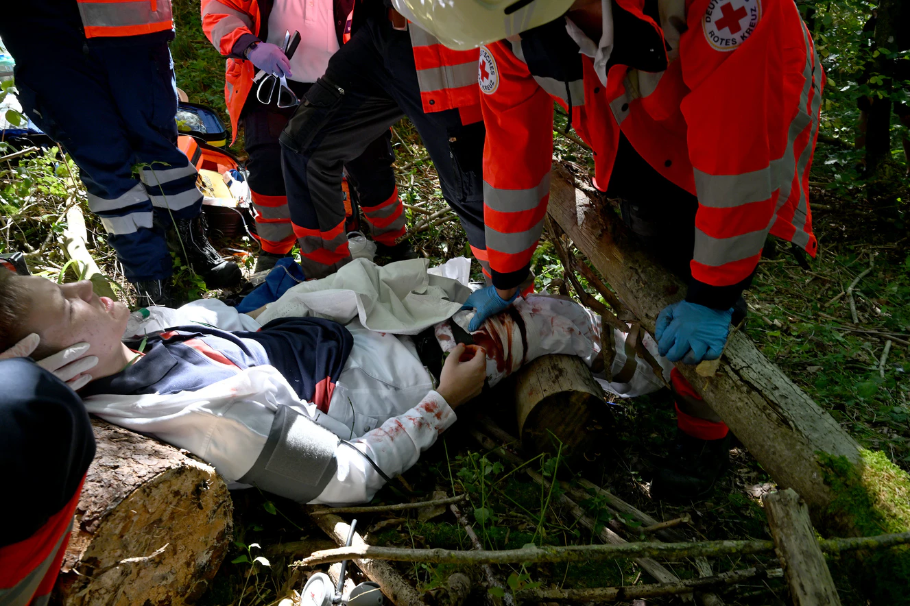 Erste Hilfe und Rettungsübung im Wald  — © Thomas Heckmann