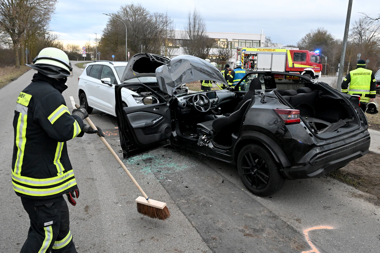 Neu-Ulm - Feuerwehr befreit Unfallopfer  — © Thomas Heckmann