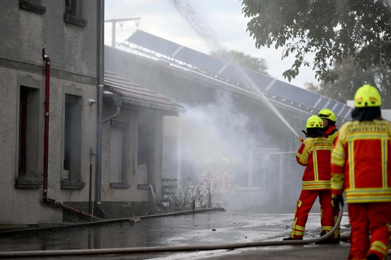Großbrand in Amstetten am Mittwochnachmittag mit einer Toten. — © Thomas Heckmann