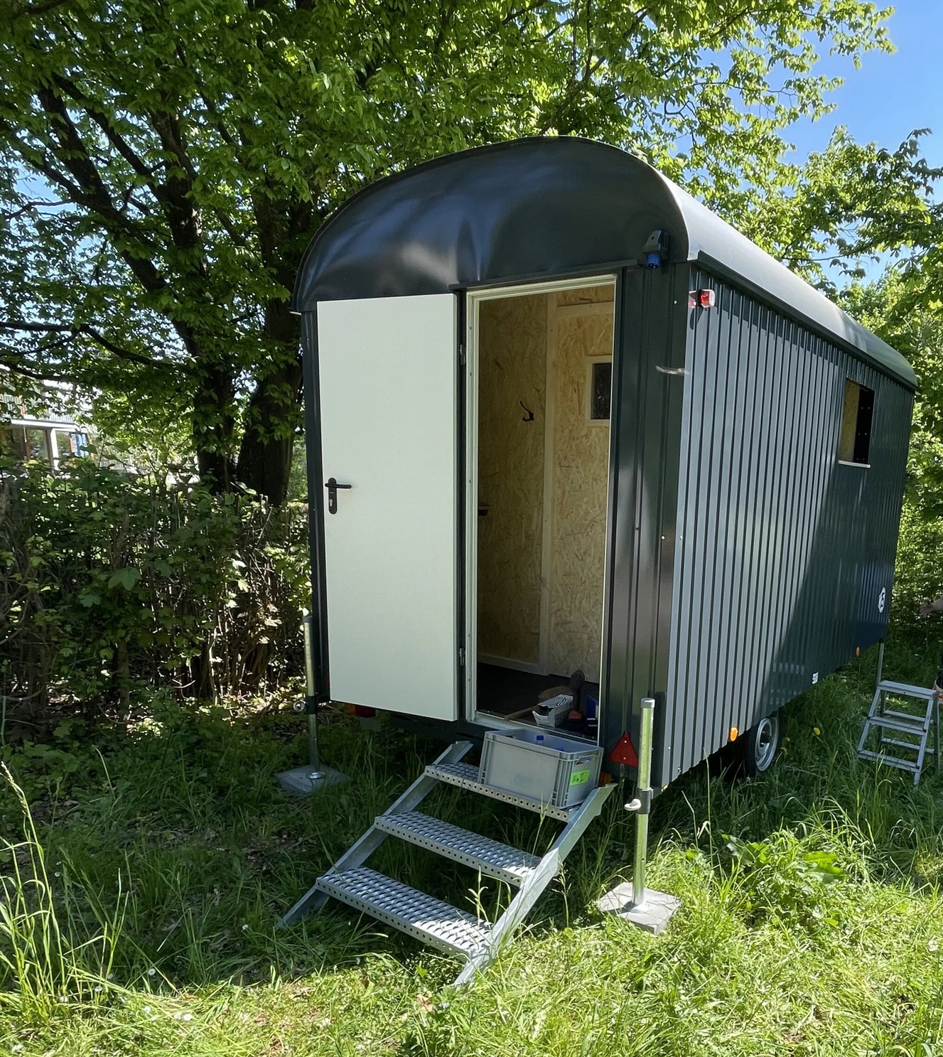 Zweites Taubenhaus in Ulm-Böfingen aufgestellt — © Stadt Ulm