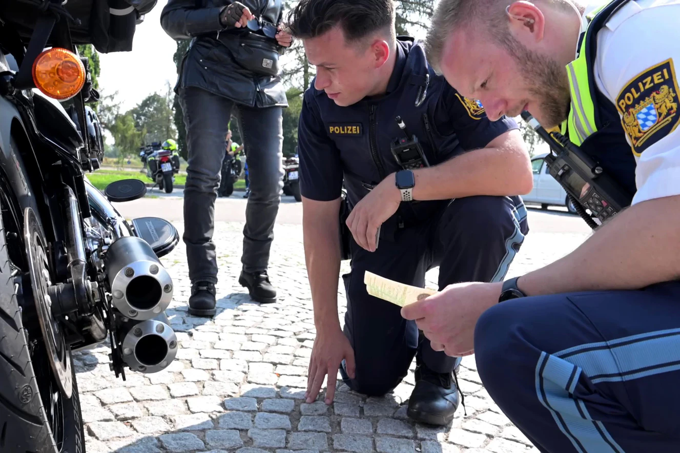 A8 Leipheim - Polizei kontrolliert Biker: Motorräder bleiben stehen — © Thomas Heckmann