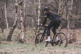 Frau auf Fahrrad 