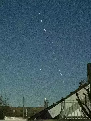 StarLink Satelliten am Himmel über Ersingen — © Hörerbild von Thomas aus Ersingen