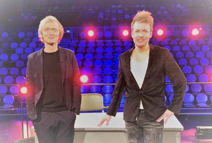 Zimmer auch bei Latenight Show mit Pierre M. Krause  Florian Zimmer wird nicht nur in der Roxy Lockdown Bar, sondern auch in der Latenight Show mit Pierre M. Krause zu Gast sein. Die Sendung wird am Sonntag, den 18. April 2021 um 23:20 Uhr im SWR Fernsehen ausgestrahlt. Ab dem 15. April, 20:00 Uhr, ist die Sendung allerdings schon in der ARD-Mediathek im Stream zu sehen. — © Florian Zimmer