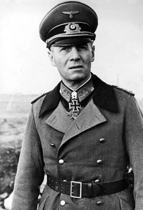  Generalfeldmarschall Rommel, der im Auftrage des Führers sich von der hohen Abwehrbereitschaft und Schlagkraft der deutschen Befestigungen in Dänemark und an der Atlantikküste überzeugte. — © Bundesarchiv/Walter Winkelmann