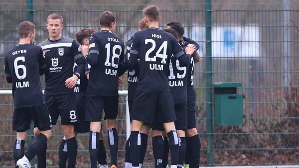 Fußballer nach dem Spiel — © SSV Ulm 1846 Fussball