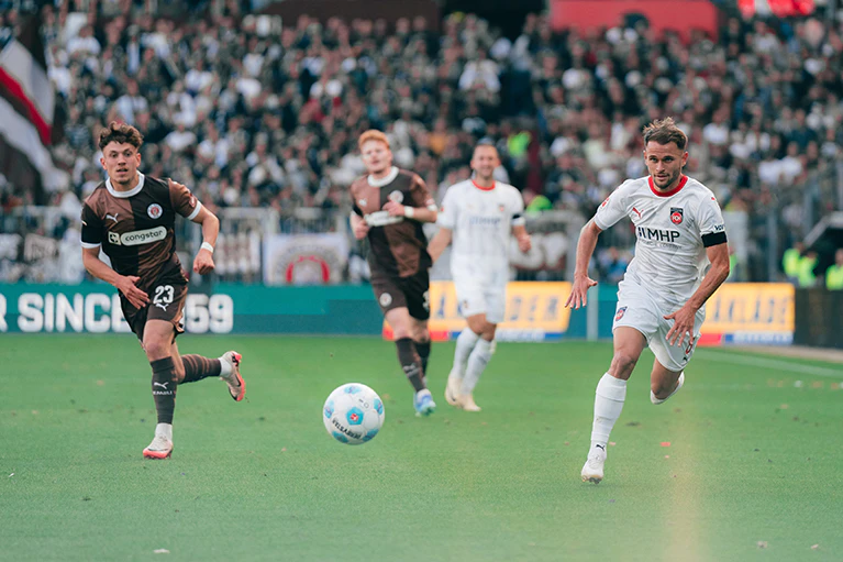 Perfekter Bundesligastart für Heidenheim: 2:0-Auswärtssieg in St. Pauli — © 1. FC Heidenheim 1846
