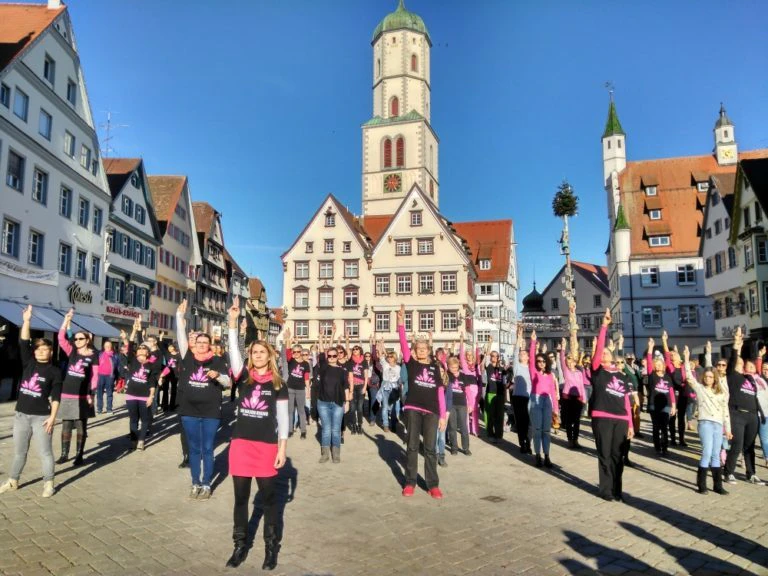Eine Tanzdemo am Aktionstag One Billion Rising gegen Gewalt an Frauen