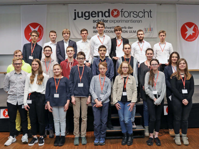 Ein Gruppenbild der Regionalsieger von Jugend forscht