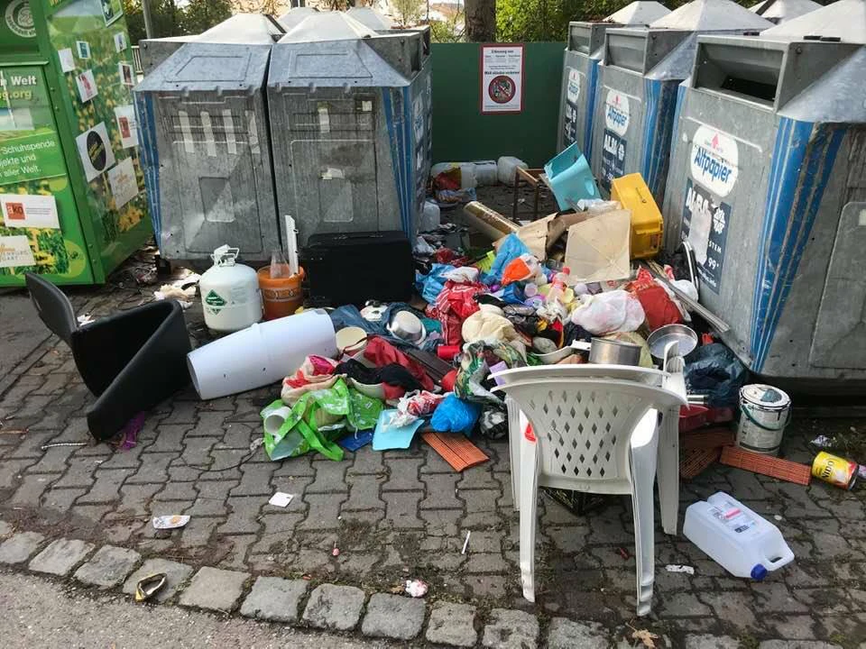 Wertstoffcontainer im Biberacher Stadtteil Weißes Bild/Fünf Linden  — © privat