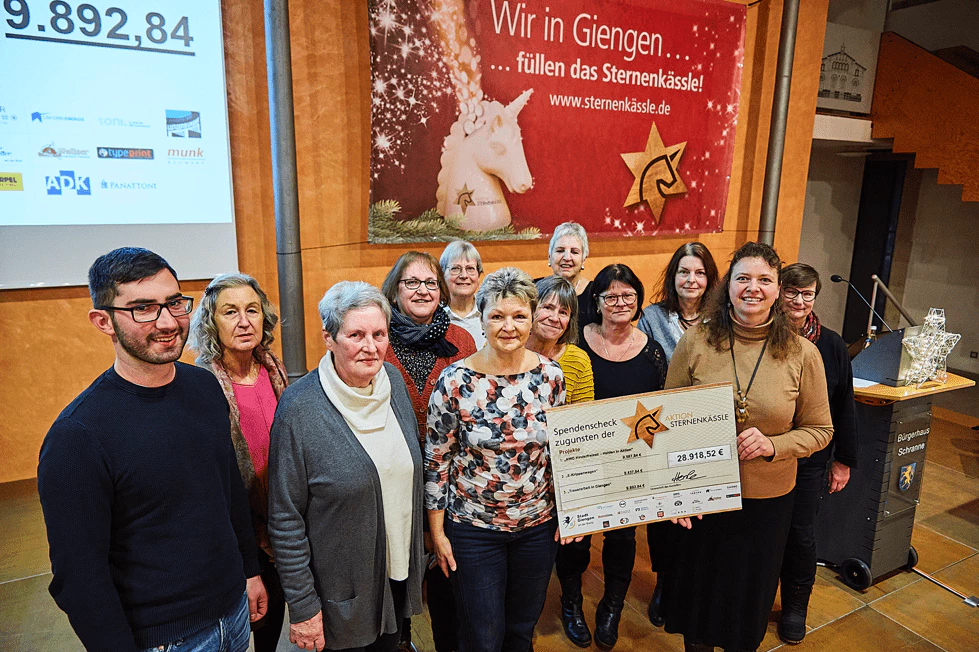 Spendenergebnis der Giengener Sternenkässle in Giengen — © Heidenheimer Zeitung/Markus Brandhuber