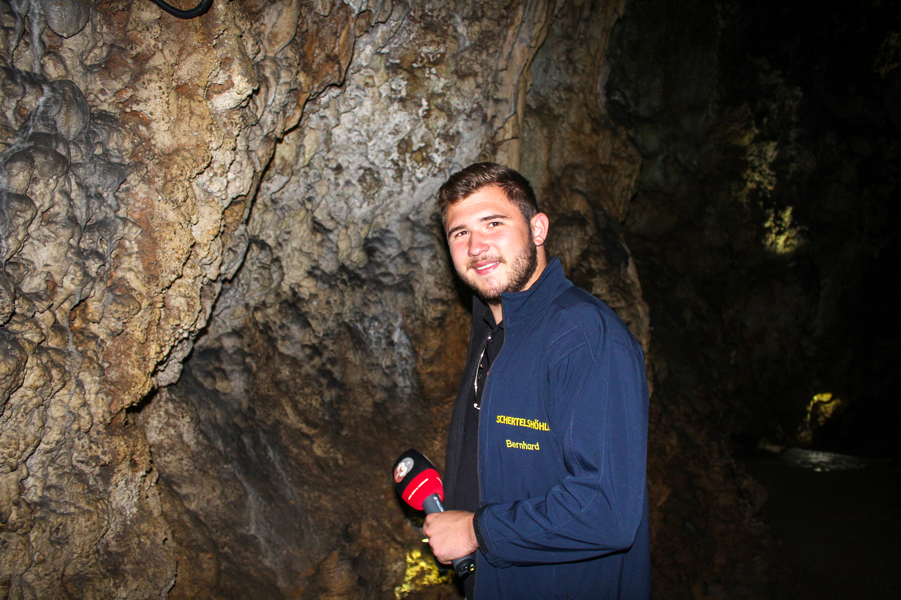 Peter Miller in der Schertelshöhle